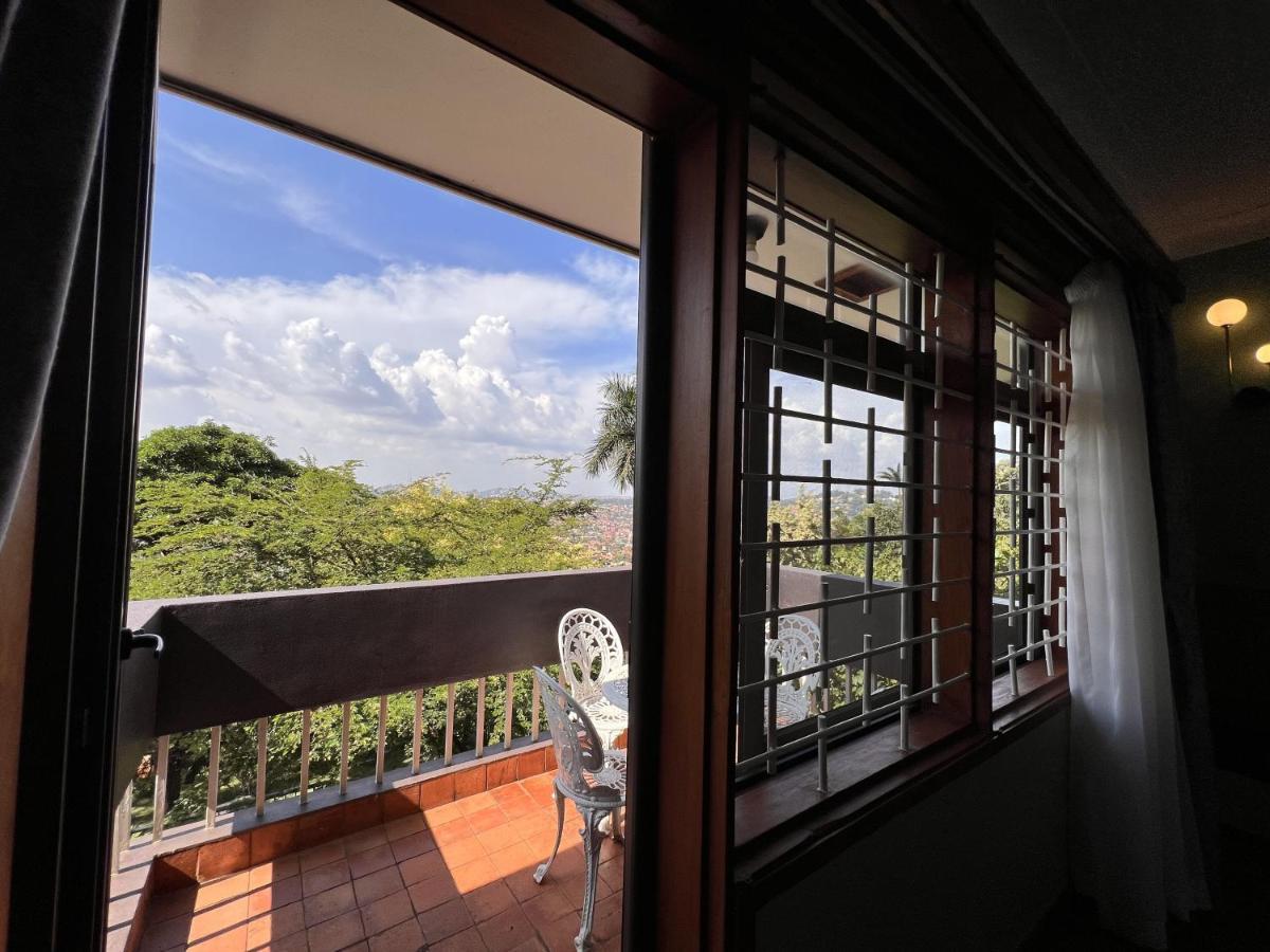 Pangolin Nest Boutique Hotel Kampala Exterior photo