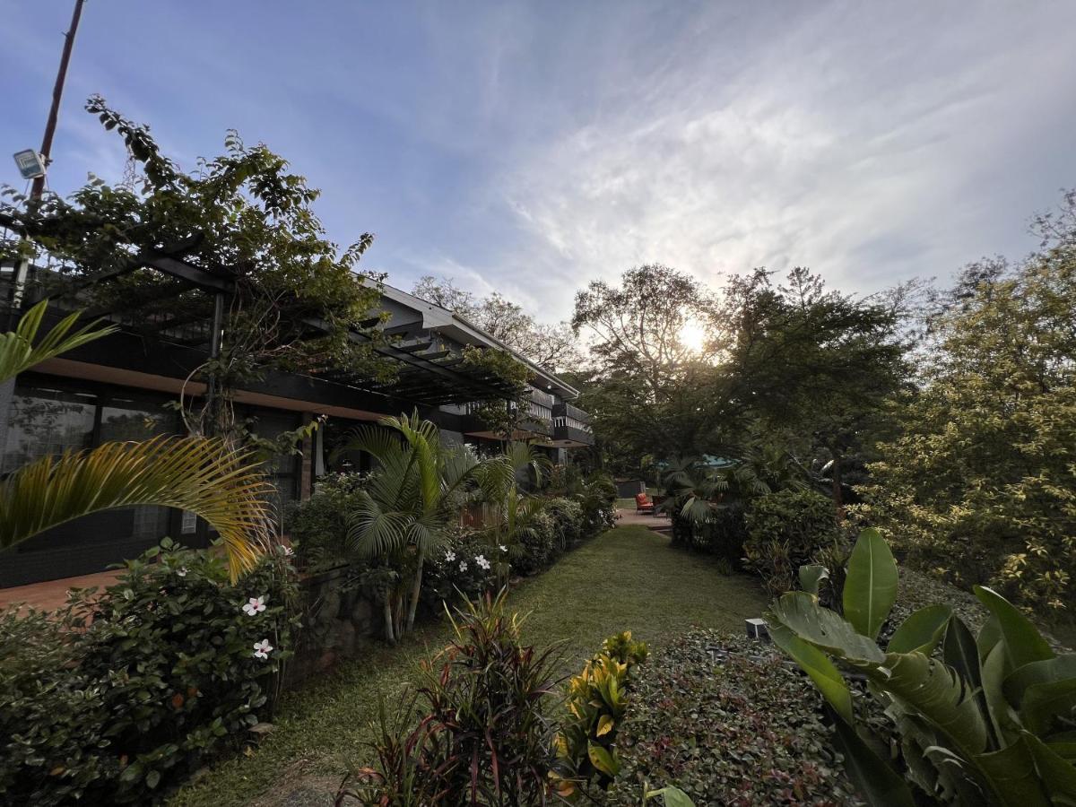 Pangolin Nest Boutique Hotel Kampala Exterior photo